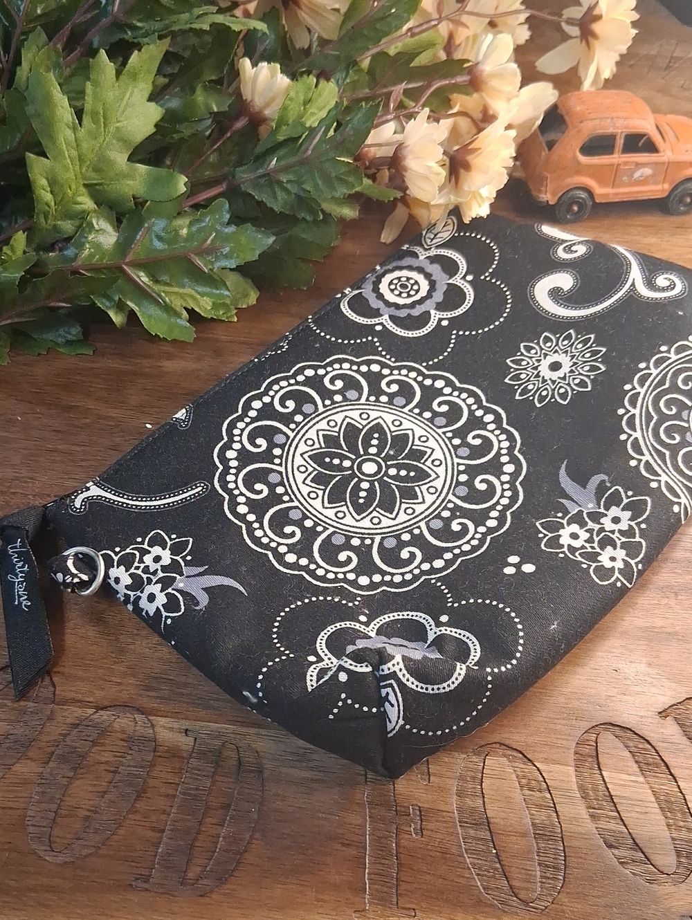 Thirty-one Black and White Floral Pattern Zipper Pouch